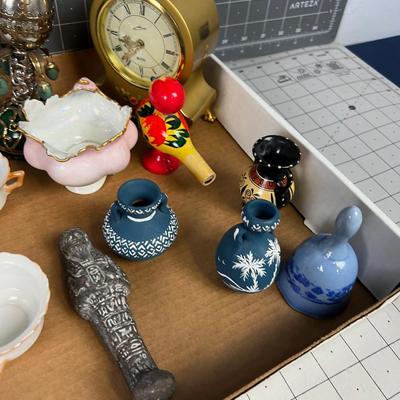 Tray of decorative Ceramics.