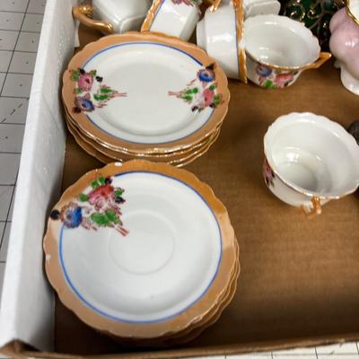 Tray of decorative Ceramics.