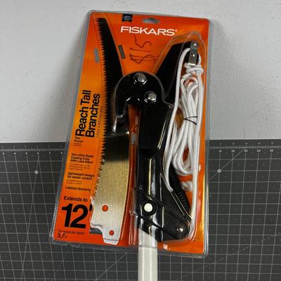 New,  FISKARS Tree Trimmer