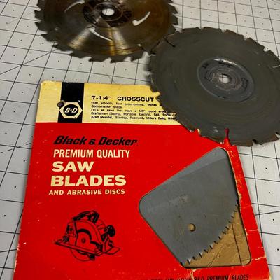 Mixed Lot of Cutoff Wheel & Skill Saw Blades