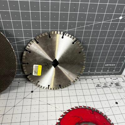Mixed Lot of Cutoff Wheel & Skill Saw Blades