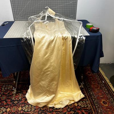 BEAUTIFUL Wedding Dress Cream Color