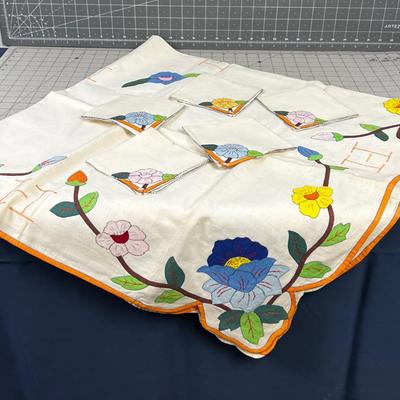 Cut out Vintage Table Clothe and 5 napkins