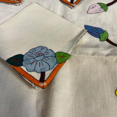 Cut out Vintage Table Clothe and 5 napkins