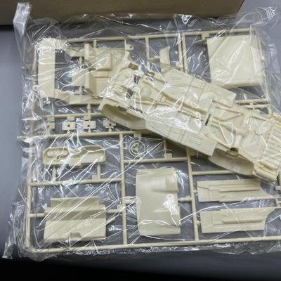 New Gunze Sangyo Blue Thunderbird  1/32 Scale Ready to Assemble Plastic Model Car Kit