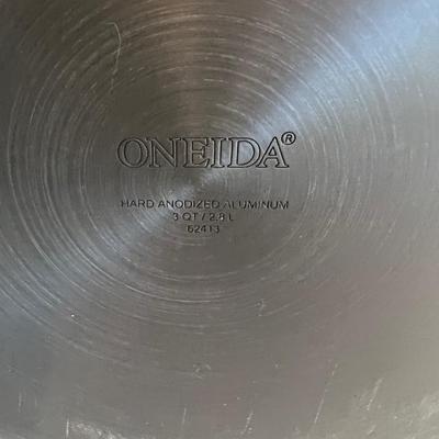 ONEIDA & Calphalon Set