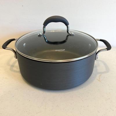 ONEIDA & Calphalon Set