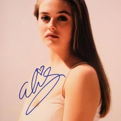 Alicia Silverston signed portrait photo 