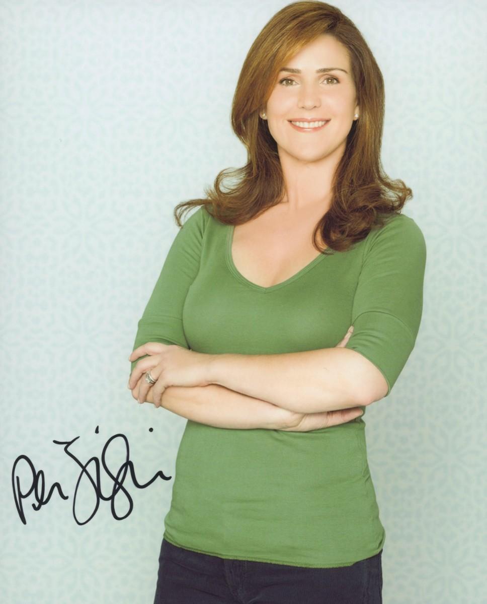 Peri Gilpin signed photo EstateSales