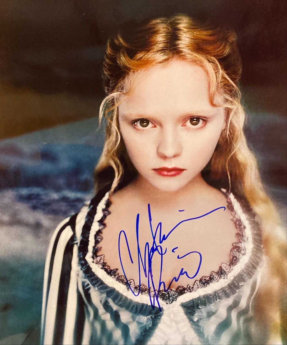 Sleepy Hollow Christina Ricci signed movie photo EstateSales org Sleepy Hollow Christina Ricci signed movie photo EstateSales org