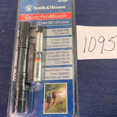 Smith n Wesson LED Flashlight