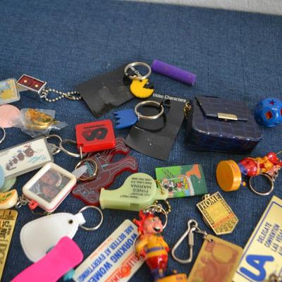 LOT 200 COLLECTION OF KEY CHAINS