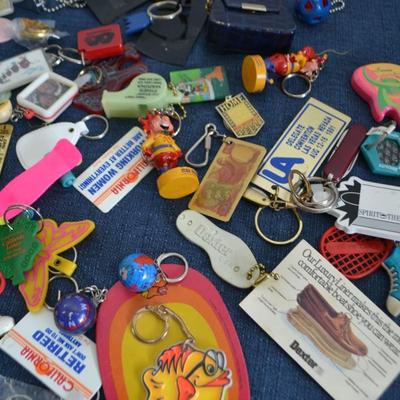 LOT 200 COLLECTION OF KEY CHAINS