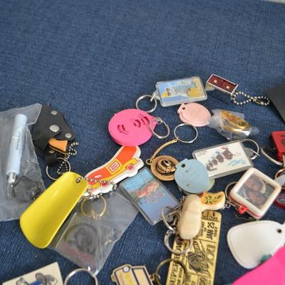 LOT 200 COLLECTION OF KEY CHAINS