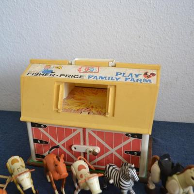 LOT 201` VINTAGE FISHER PRICE FAMILY FARM AND ANIMALS