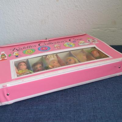 LOT 205. VINTAGE KIDDLES COLLECTOR CASE WITH DOLLS