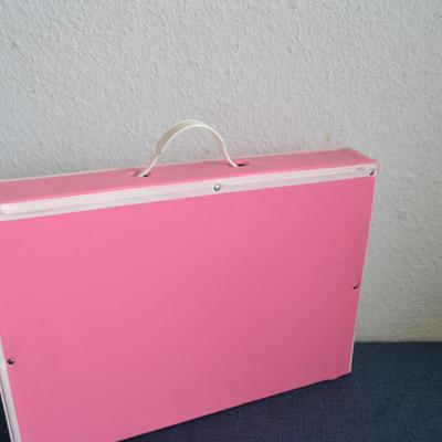 LOT 205. VINTAGE KIDDLES COLLECTOR CASE WITH DOLLS