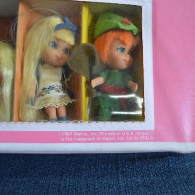 LOT 205. VINTAGE KIDDLES COLLECTOR CASE WITH DOLLS