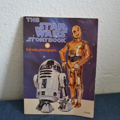 LOT 206 STAR TREK ACTION FIGURINE AND STAR WARS STORY BOOK