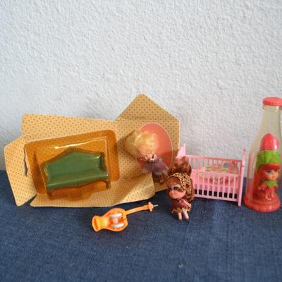 LOT 208. KIDDLE TOYS