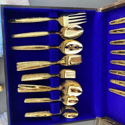 FULL 8 PIECE FLATWARE SET AND MORE!