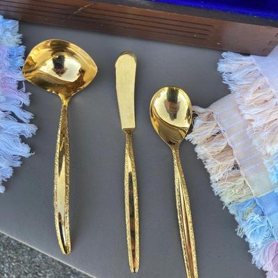 FULL 8 PIECE FLATWARE SET AND MORE!