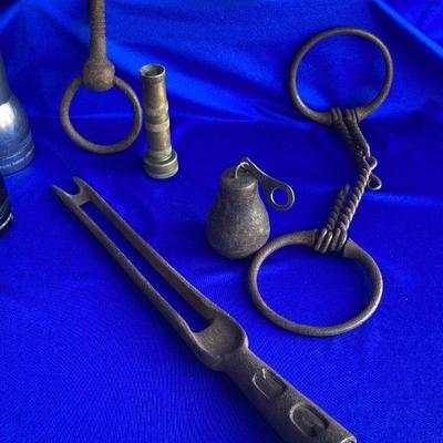 ANCIENT HORSE GOODIES AND A SUPER SET UP OF FLASH LIGHTS TO ILLUMINATE THE DARKNESS