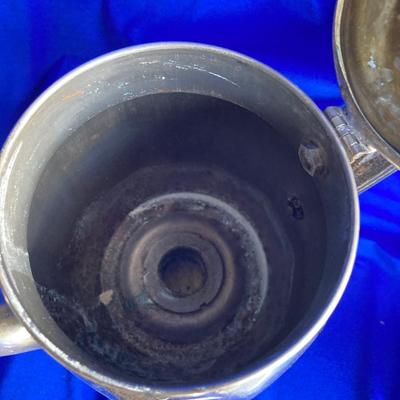 A VARIETY OF VINTAGE COFFEE POTS AND A COFFEE GRINDER TO TRY THEM OUT WITH