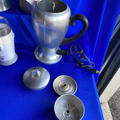 A VARIETY OF VINTAGE COFFEE POTS AND A COFFEE GRINDER TO TRY THEM OUT WITH
