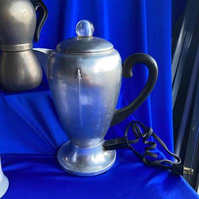 A VARIETY OF VINTAGE COFFEE POTS AND A COFFEE GRINDER TO TRY THEM OUT WITH