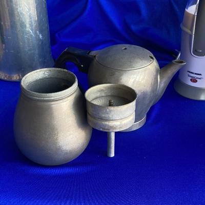 A VARIETY OF VINTAGE COFFEE POTS AND A COFFEE GRINDER TO TRY THEM OUT WITH