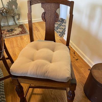 Beautiful Dining Table and 4 chairs