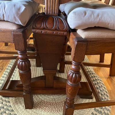 Beautiful Dining Table and 4 chairs