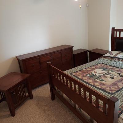 Five Piece Oak Queen Bedroom Set (BB1-BBL)