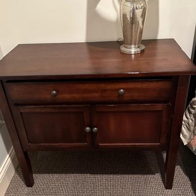 Accent table/nightstand