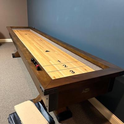 Legacy shuffleboard table