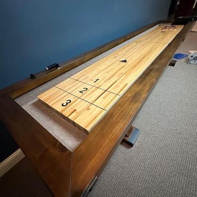 Legacy shuffleboard table