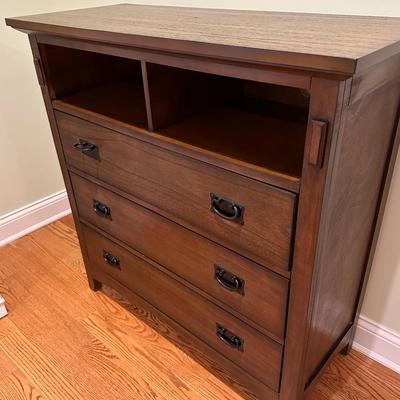 Wood dresser