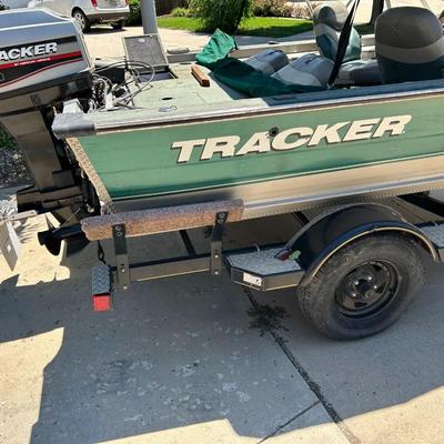 2000 Tracker Pro-deep V16 Fishing Boat w/Trailstar Trailer