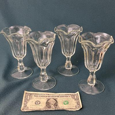 SET OF 4 STEMMED SUNDAE OR PARFAIT GLASSES 