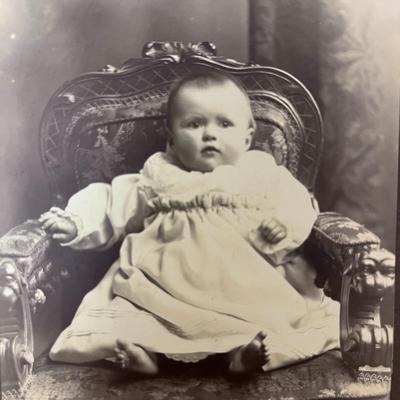 VICTORIAN ERA CABINET PHOTO BABY IN CHAIR