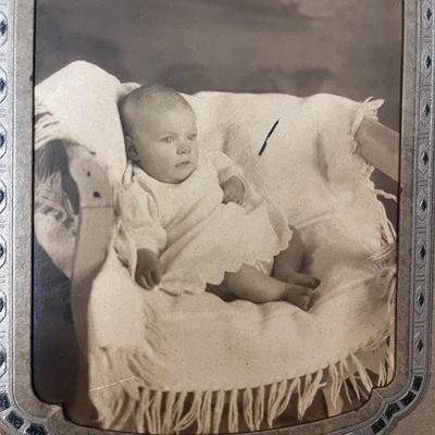 1932 STUDIO PHOTO OF 4 MONTH OLD BABY IN FOLD OUT FRAME