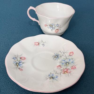 QUAINT CUP AND SAUCER â€œQUEENâ€™Sâ€ BONE CHINA ROSINA CHINA CO LTD