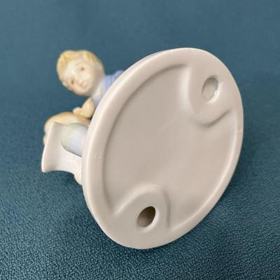 LOVELY PORCELAIN CHILDREN READING SANTAâ€™S NOTE FIGURINE