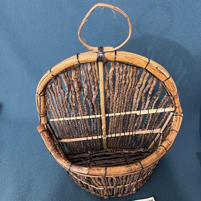 WALL POCKET HANGING HALF BASKET TWIG CONSTRUCTION