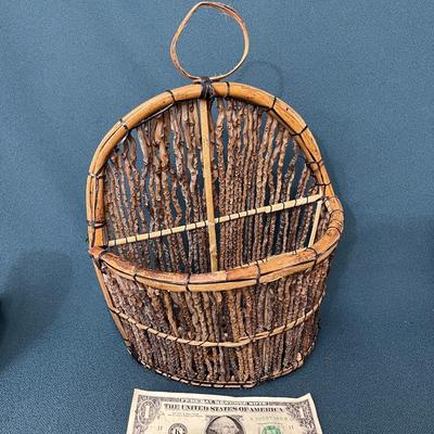 WALL POCKET HANGING HALF BASKET TWIG CONSTRUCTION