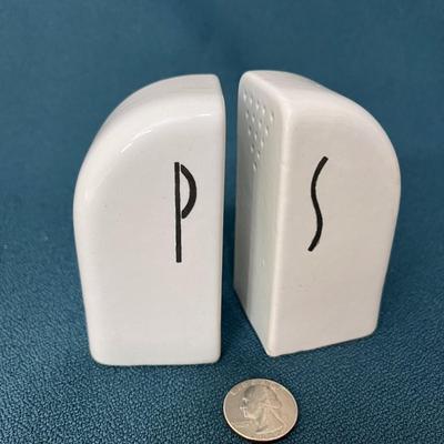COOL ART DECO CERAMIC SALT & PEPPER SHAKERS 