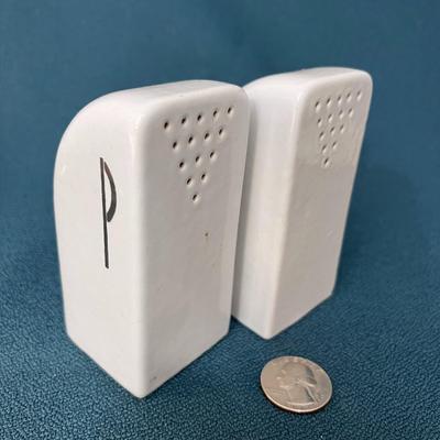 COOL ART DECO CERAMIC SALT & PEPPER SHAKERS 