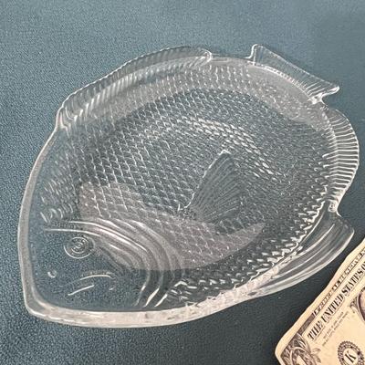 CLEAR GLASS FISH PLATTER DIMENSIONAL LOOK