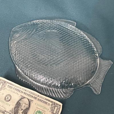 CLEAR GLASS FISH PLATTER DIMENSIONAL LOOK
